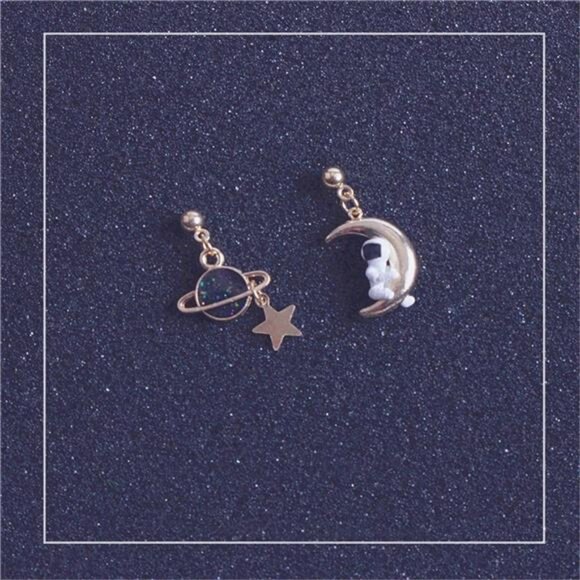 MALOYANVE Asymmetrical Earrings | Cute Star, Moon, Planet & Spaceman Dangle - Picture 3 of 6